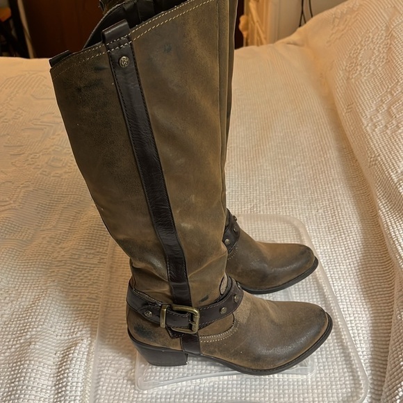 Air Madeline brown high to the knee boots. Size 7.5. Side zip. - Picture 4 of 8